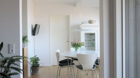Vesterbro - Center -lakes - 2 Bedrooms: Dining Room