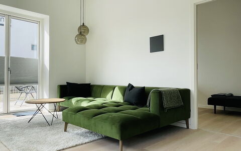 2 Bedrooms - 5 People - Close To Metro: Living Room