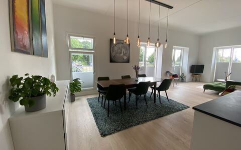 2 Bedrooms - 5 People - Close To Metro: Dining Room, Kitchen, Living Room