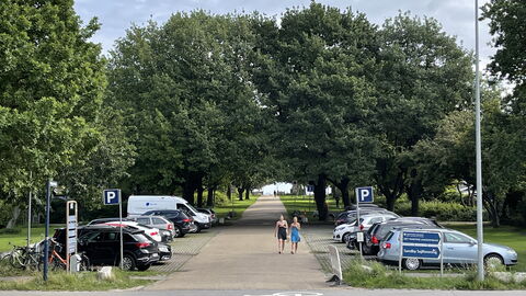 2 Bedrooms - 5 People - Close To Metro: Balcony / Terrace / Patio, Outdoor