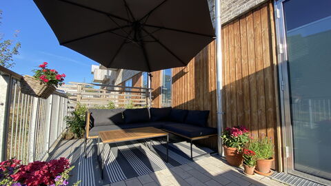 2 Bedrooms - 5 People - Close To Metro: Balcony / Terrace / Patio, Outdoor