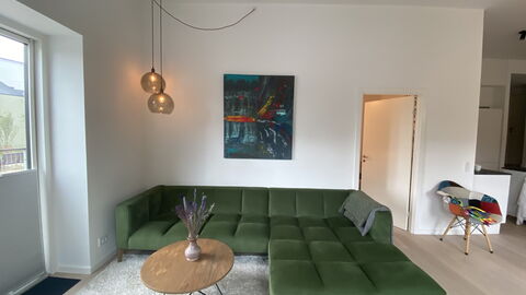 2 Bedrooms - 5 People - Close To Metro: Dining Room, Kitchen, Living Room