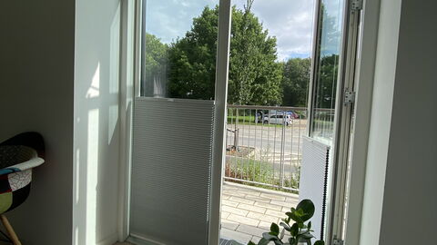 2 Bedrooms - 5 People - Close To Metro: Balcony / Terrace / Patio