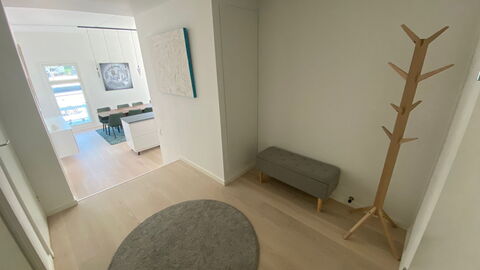 2 Bedrooms - 5 People - Close To Metro: Room Detail