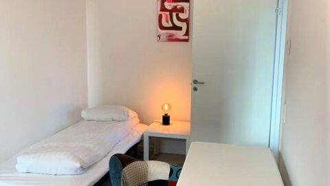 2 Bedrooms - 5 People - Close To Metro: Bedroom