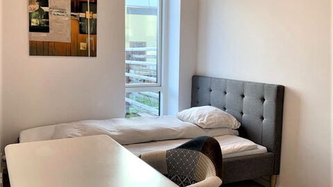 2 Bedrooms - 5 People - Close To Metro: Bedroom