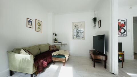 Close To The Lakes - Center - 2 People: Living Room