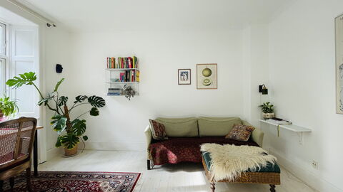 Close To The Lakes - Center - 2 People: Living Room