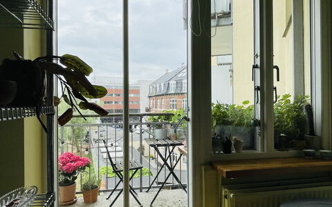 Cozyness - Vintage Apartment At Nørrebro: Balcony / Terrace / Patio, Kitchen