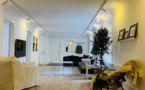 Super Central - Inner City - 6 Bedrooms: Living Room