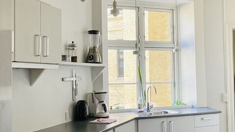 Super Central - Inner City - 6 Bedrooms: Kitchen