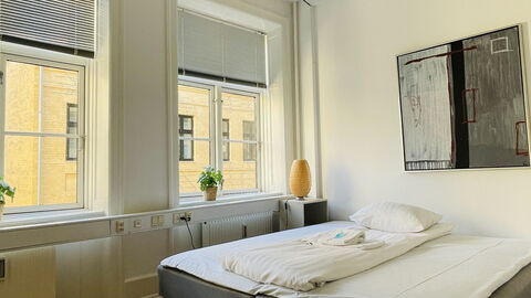 Super Central - Inner City - 6 Bedrooms: Bedroom