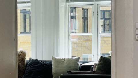 Super Central - Inner City - 6 Bedrooms: Living Room