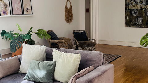 Super Central - Inner City - 6 Bedrooms: Living Room