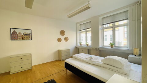 Super Central - Inner City - 6 Bedrooms: Bedroom