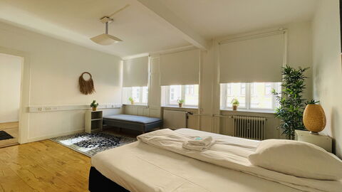 Super Central - Inner City - 6 Bedrooms: Bedroom