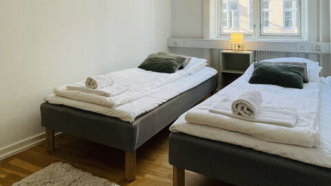 Super Central - Inner City - 6 Bedrooms: Bedroom