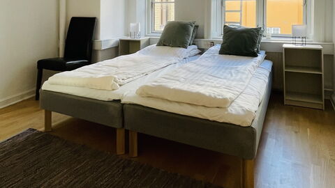 Super Central - Inner City - 6 Bedrooms: Bedroom