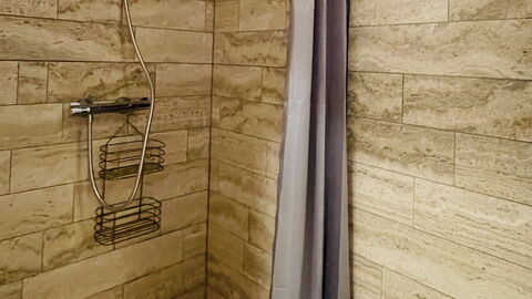 Super Central - Inner City - 6 Bedrooms: Bathroom