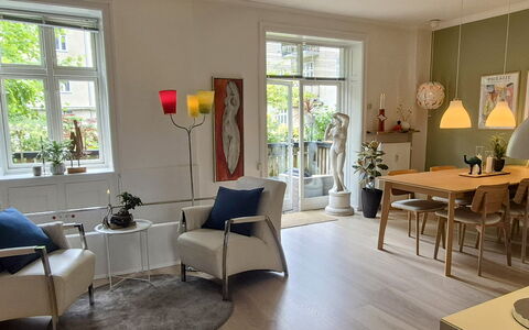 Close To Tivoli - 2 Bedrooms: Dining Room, Living Room