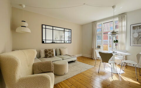 Østerbro - 1 Bedroom - 2 People: Dining Room, Living Room