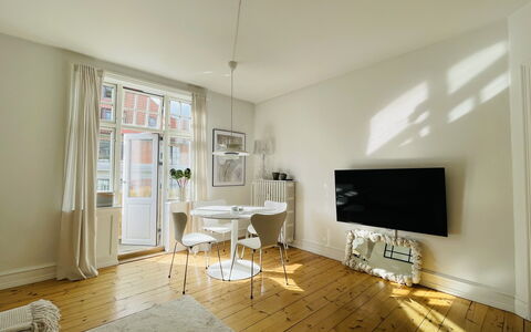 Østerbro - 1 Bedroom - 2 People: Dining Room, Living Room