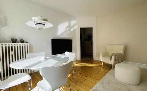 Østerbro - 1 Bedroom - 2 People: Dining Room, Living Room