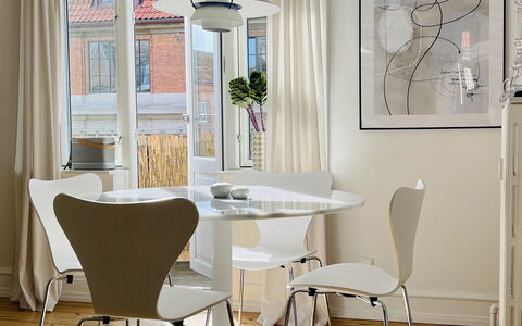 Østerbro - 1 Bedroom - 2 People: Dining Room, Living Room