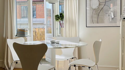 Østerbro - 1 Bedroom - 2 People: Dining Room, Living Room