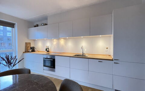 2 Bedrooms - 4 People - Free Parking: Dining Room, Kitchen