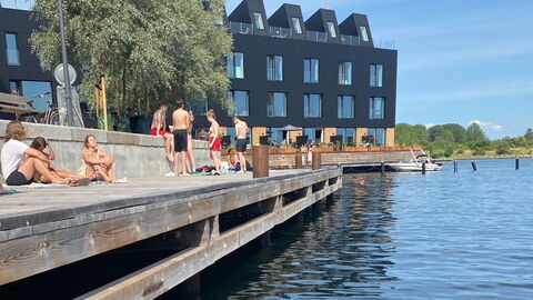 2 Bedrooms - 4 People - Free Parking: Outdoor