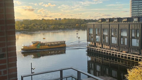 2 Bedrooms - 4 People - Free Parking: Balcony / Terrace / Patio, Building Exterior, Outdoor