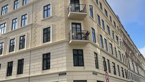 Perfect Place - 3 People - 2 Br: Building Exterior, Outdoor