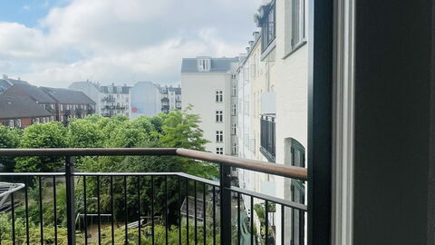Perfect Place - 3 People - 2 Br: Balcony / Terrace / Patio, Outdoor