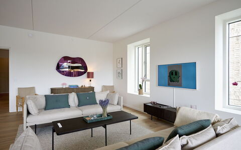 Exclusive- Center - 2br 2 Bath - Nyhavn - Min. 30 Days: Dining Room, Kitchen, Living Room