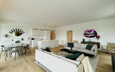 Exclusive- Center - 2br 2 Bath - Nyhavn - Min. 30 Days: Dining Room, Kitchen, Living Room