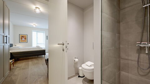 Exclusive- Center - 2br 2 Bath - Nyhavn - Min. 30 Days: Bathroom