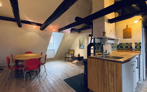 Absolute Center - 1 Br - 2 People - Inner City: Dining Room, Kitchen, Living Room