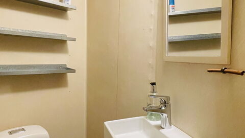 Absolute Center - 1 Br - 2 People - Inner City: Bathroom