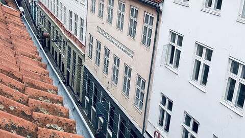 Absolute Center - 1 Br - 2 People - Inner City: Building Exterior, Outdoor