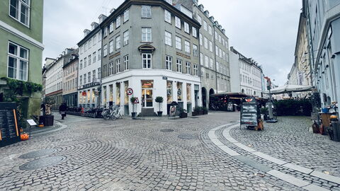 Absolute Center - 1 Br - 2 People - Inner City: Building Exterior, Outdoor