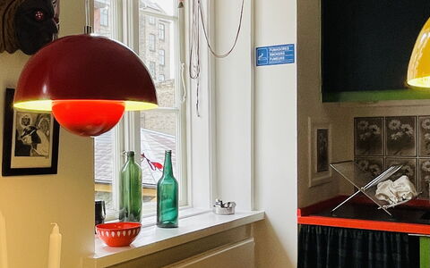 4 People - Super Location: Room Detail