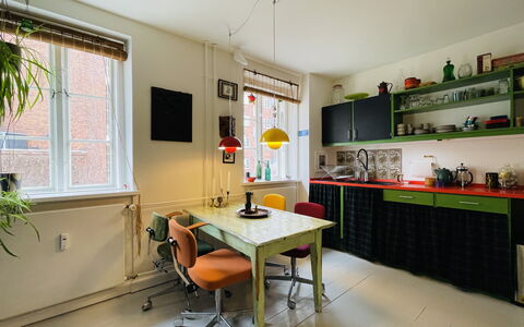 4 People - Super Location: Dining Room, Kitchen