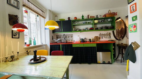 4 People - Super Location: Dining Room, Kitchen