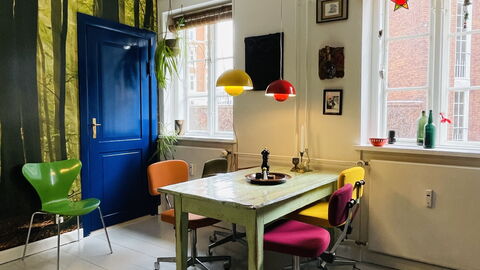 4 People - Super Location: Dining Room, Kitchen