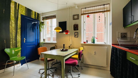 4 People - Super Location: Dining Room, Kitchen