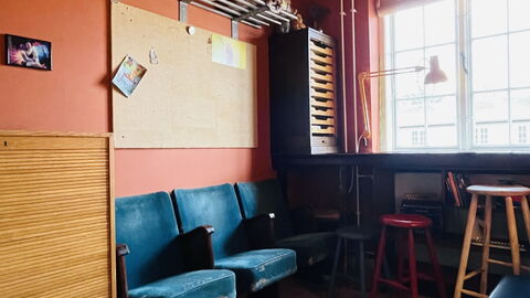 4 People - Super Location: Room Detail