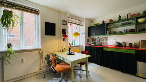 4 People - Super Location: Dining Room, Kitchen