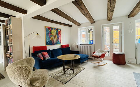 Ultimate Location - Private Roof Terrace - 2 Bedrooms - 4 People: Dining Room, Living Room