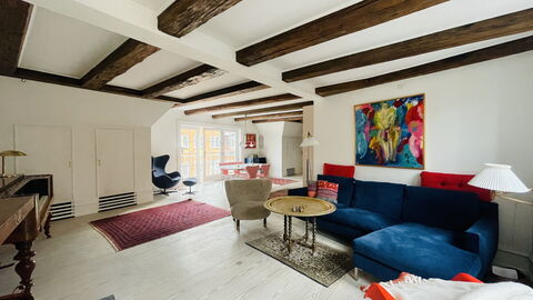 Ultimate Location - Private Roof Terrace - 2 Bedrooms - 4 People: Dining Room, Living Room